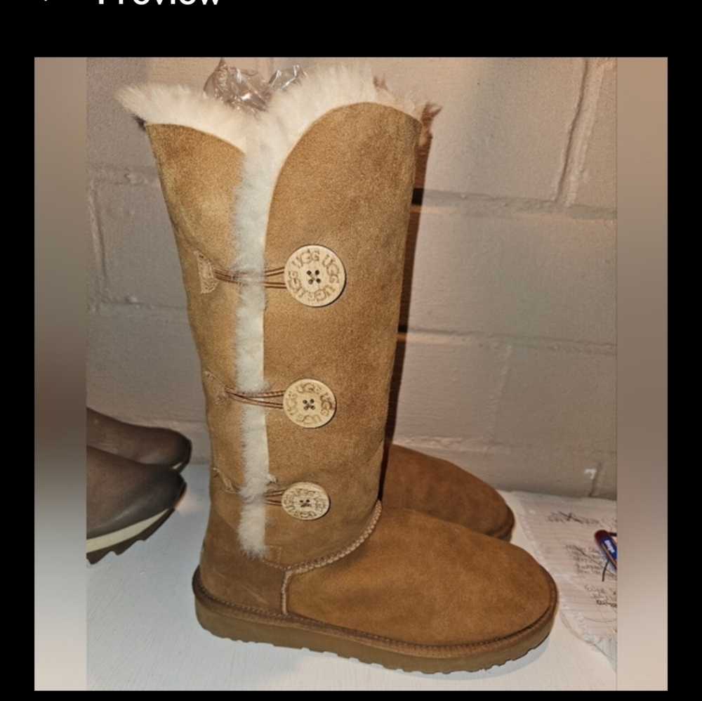 UGG Bailey Triple Button II in Chesnut Women Size 10 - Picture 8 of 8